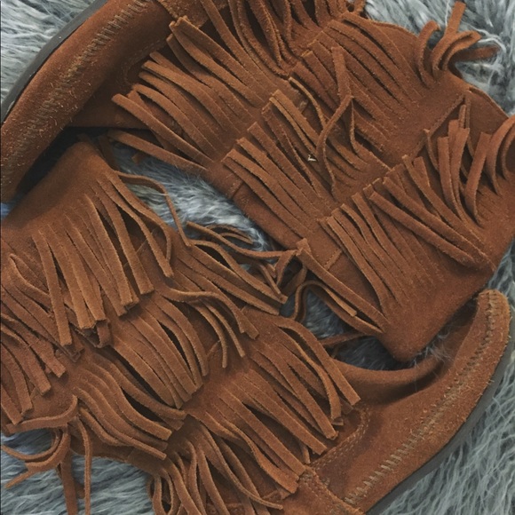 Minnetonka Moccasin 3-Layer Fringe Boot - Picture 6 of 6